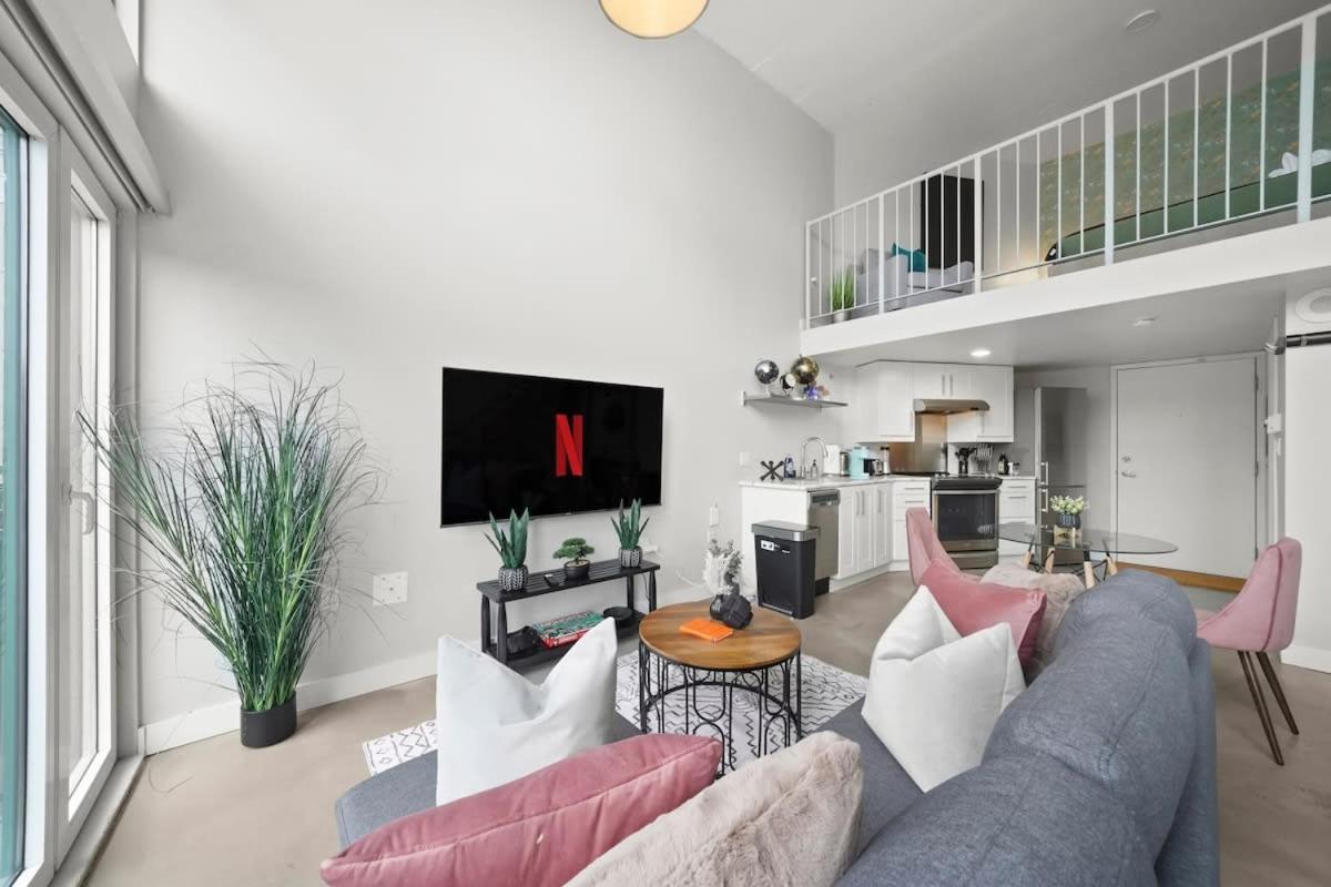One Of A Kind Loft In Gastown With Free Parking Apartment