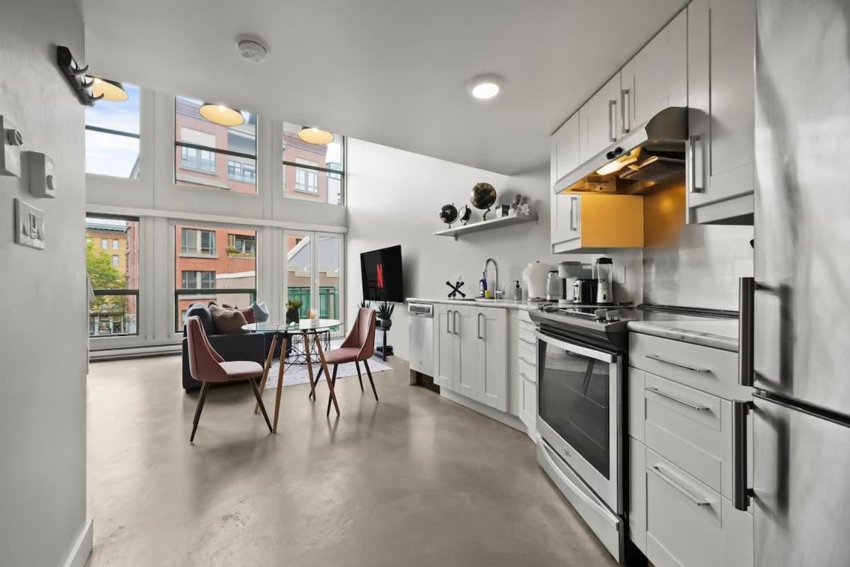One Of A Kind Loft In Gastown With Free Parking Apartment Vancouver