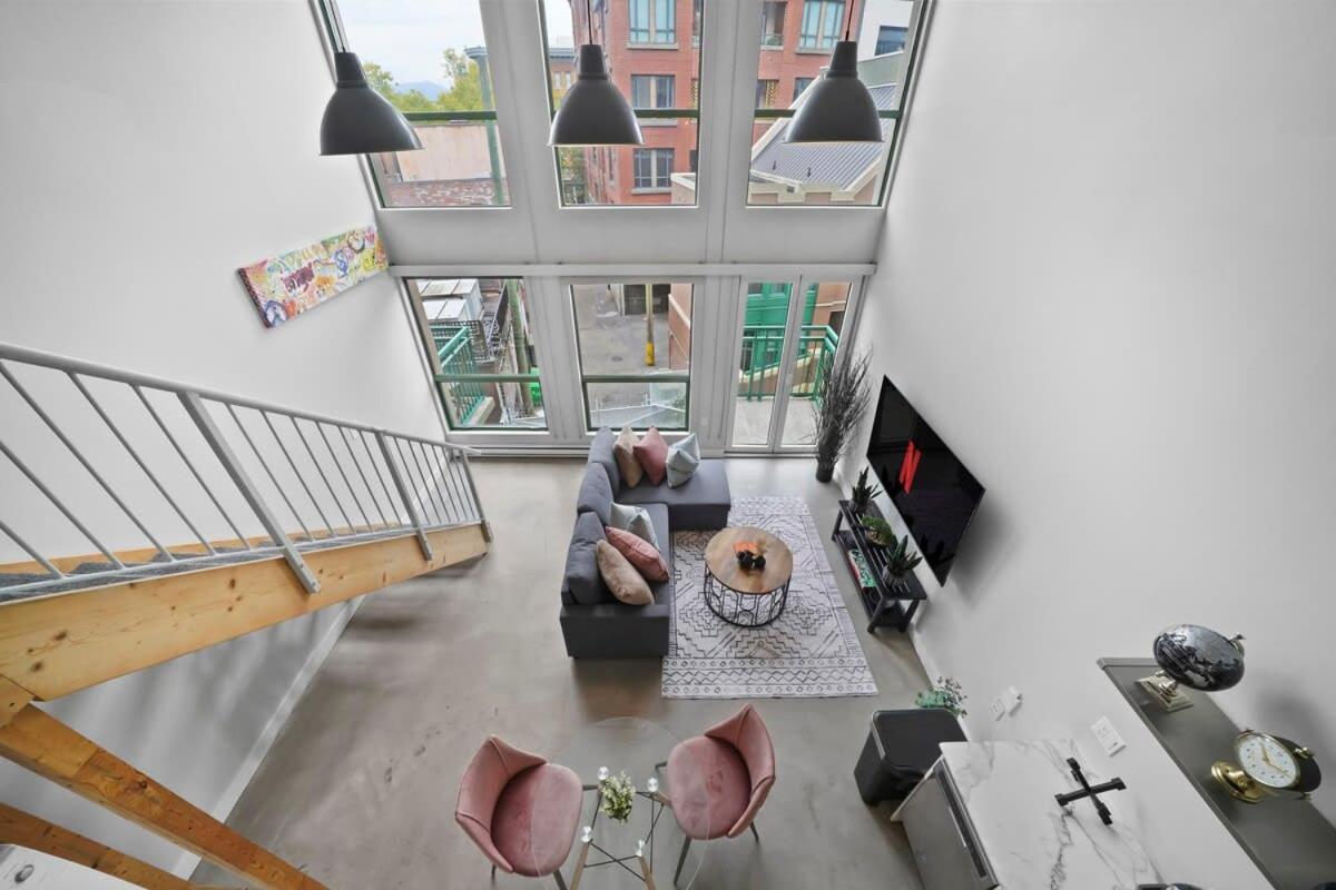 One Of A Kind Loft In Gastown With Free Parking Apartment *