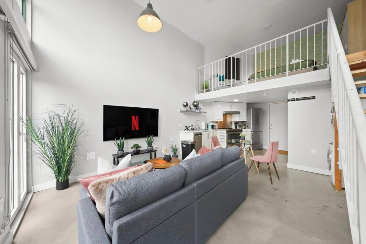 One Of A Kind Loft In Gastown With Free Parking * Vancouver