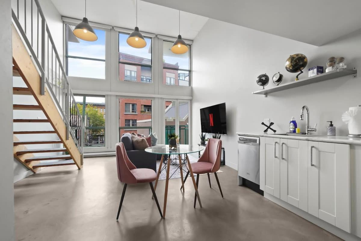 One Of A Kind Loft In Gastown With Free Parking Vancouver
