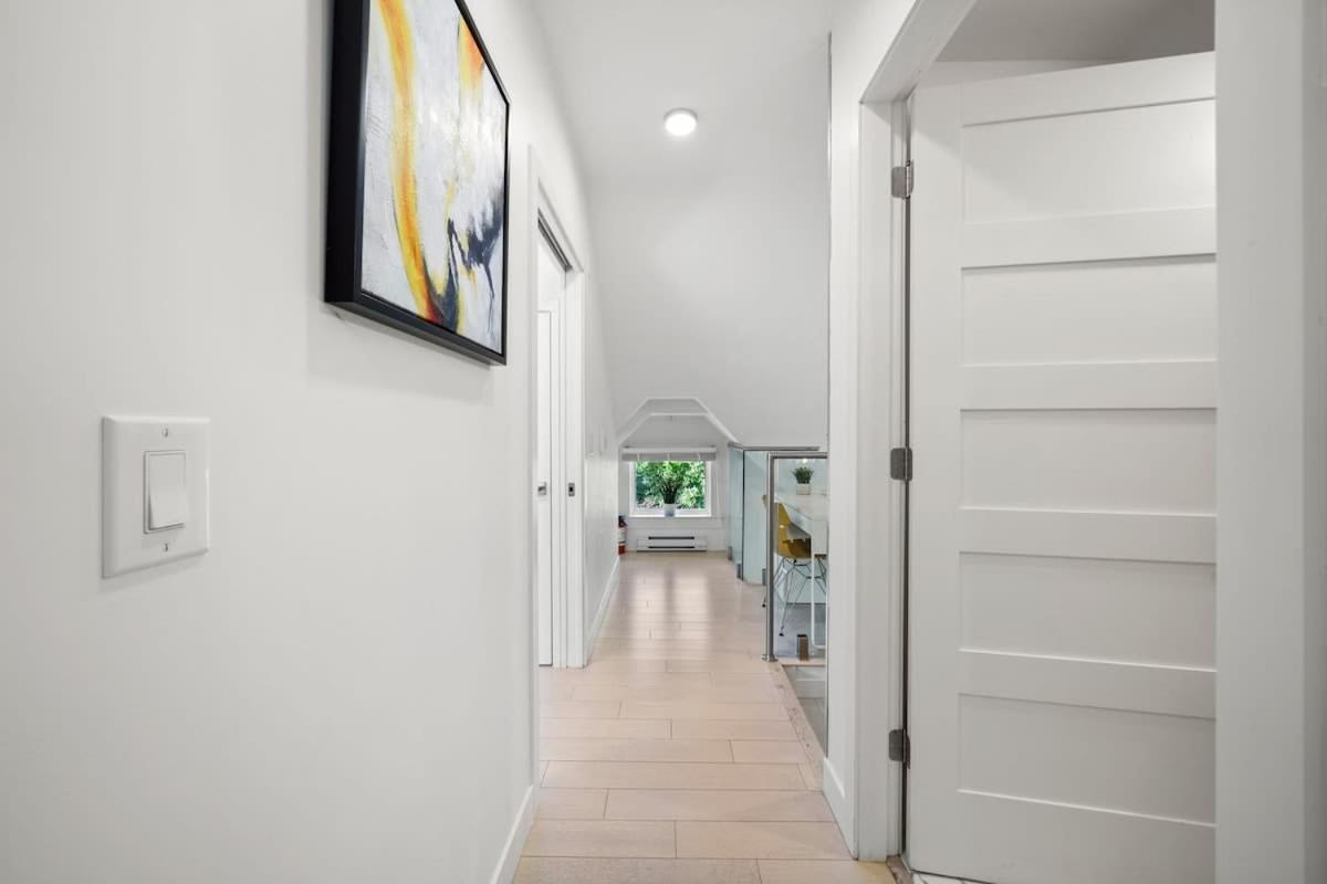 Cozy In Trendy West End Dt With Free Parking Apartment