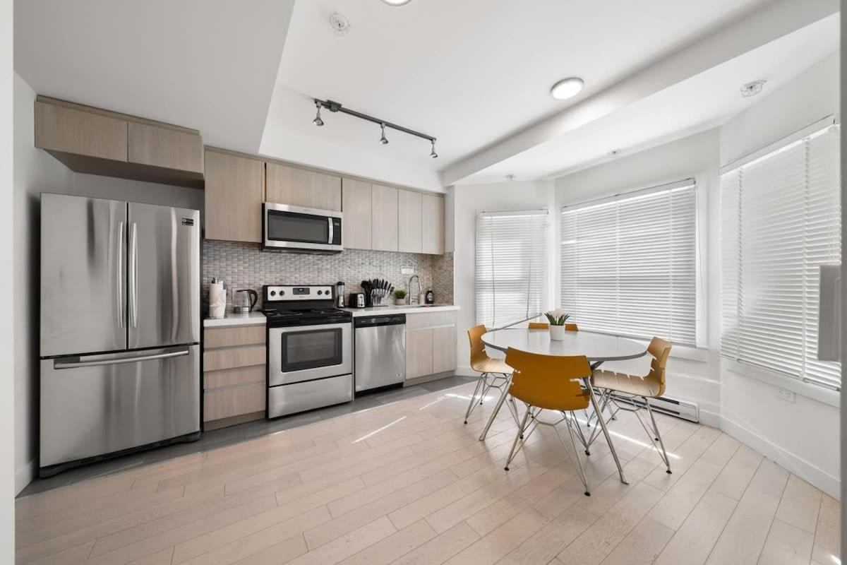 Cozy In Trendy West End Dt With Free Parking Apartment *