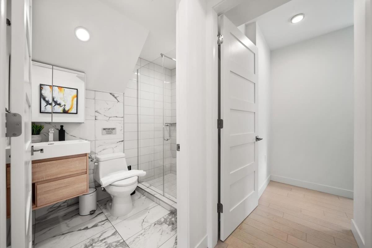 Apartment Cozy In Trendy West End Dt With Free Parking Vancouver