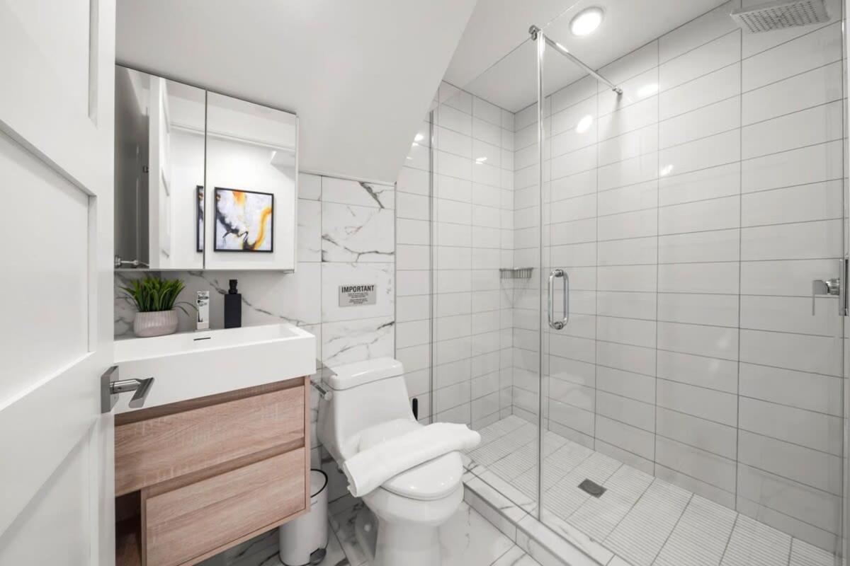 Cozy In Trendy West End Dt With Free Parking *