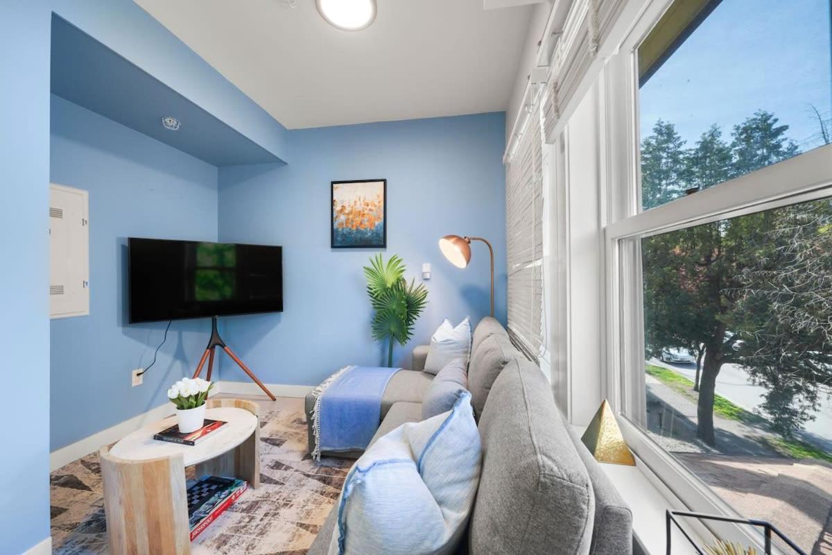 Cozy In Trendy West End Dt With Free Parking Apartment Vancouver