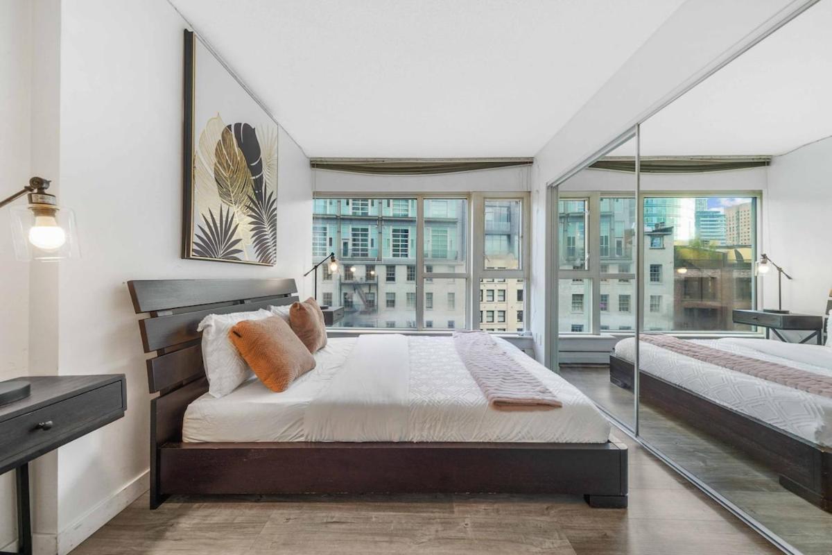 Apartment City Skyline Dt 3br Dt With Free Parking Vancouver