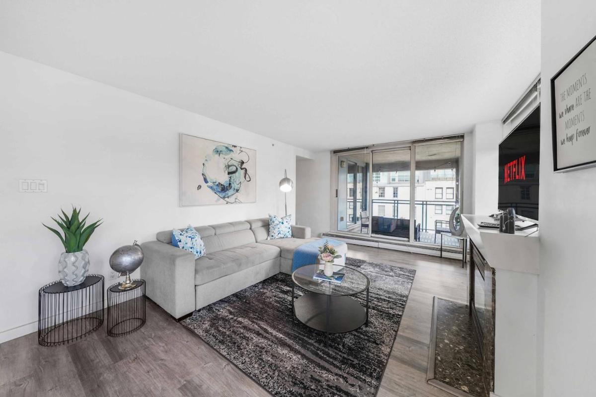 Apartment City Skyline Dt 3br Dt With Free Parking Vancouver