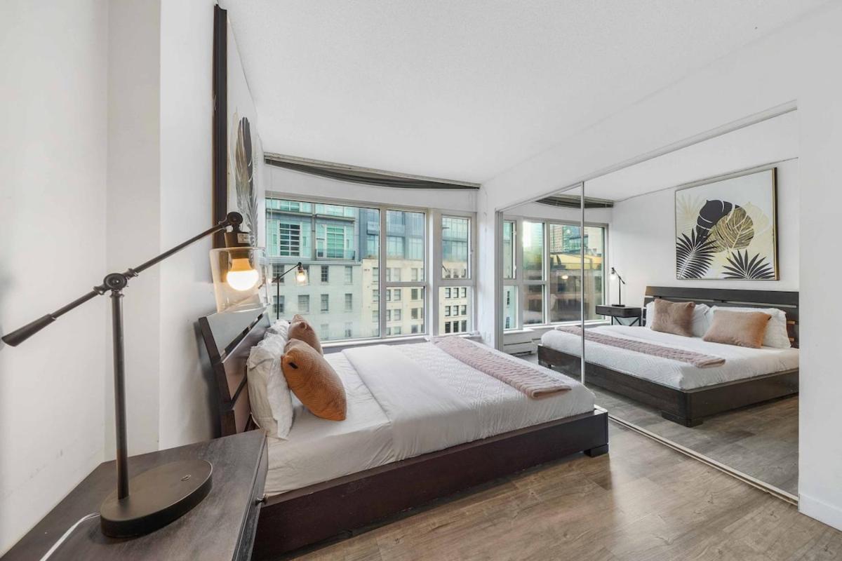 Apartment City Skyline Dt 3br Dt With Free Parking Vancouver