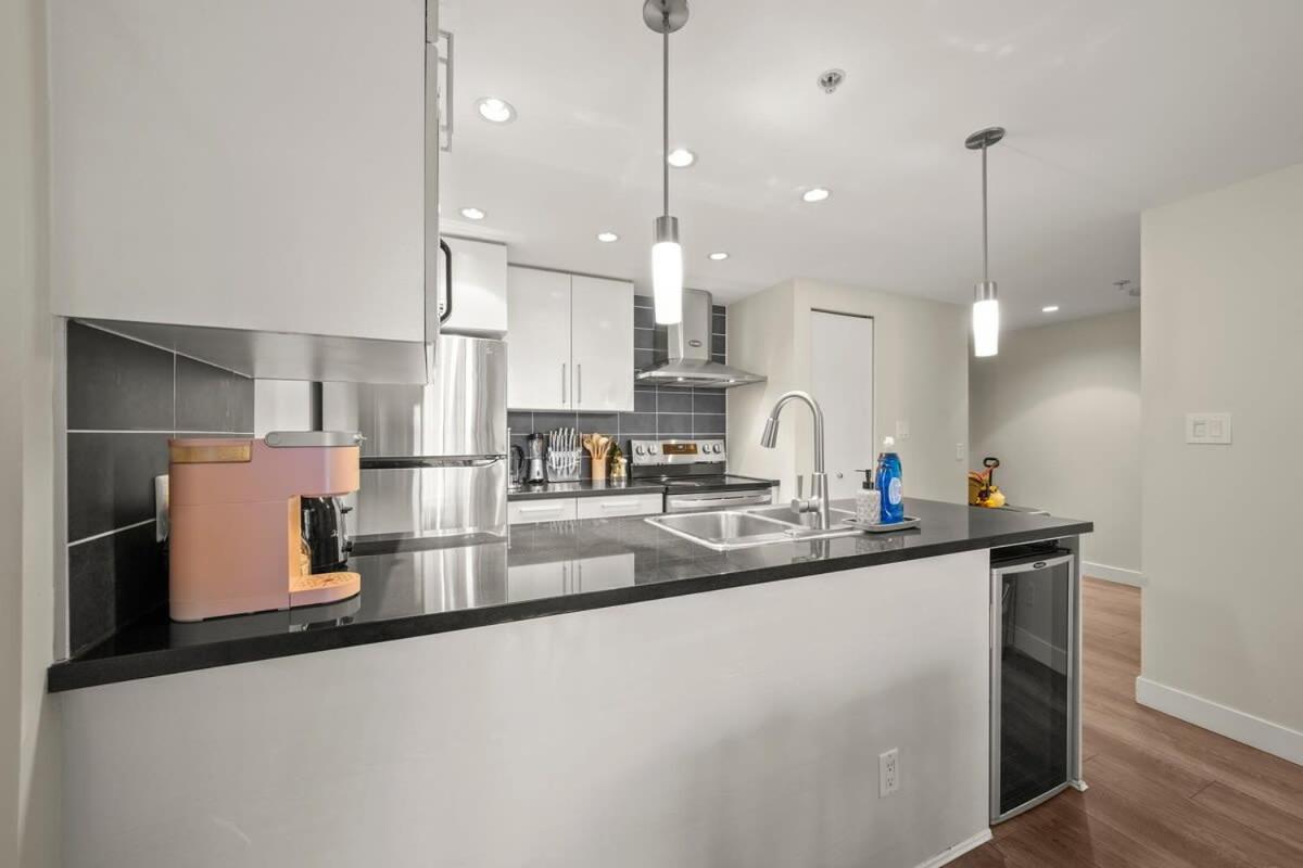 Dazzling By Stadium Downtown With Free Parking * Vancouver
