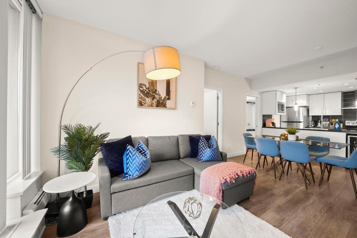 Holiday home Dazzling By Stadium Downtown With Free Parking Vancouver