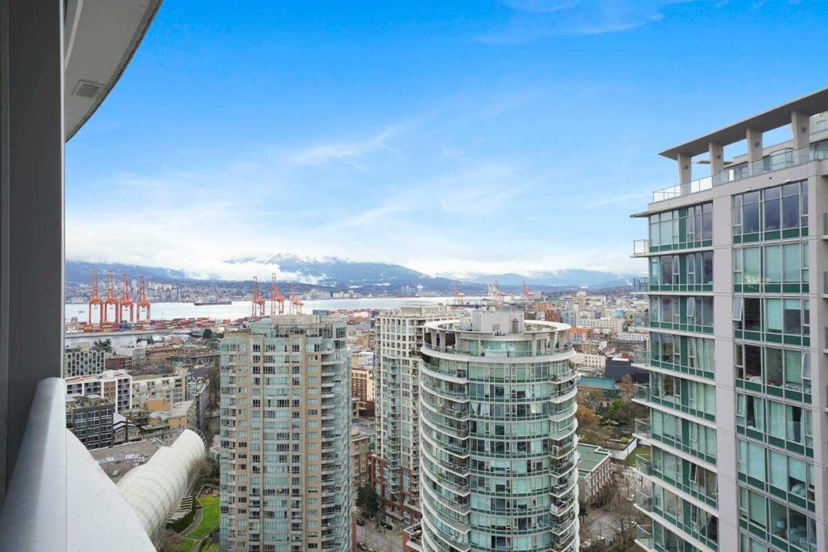 Holiday home Dazzling By Stadium Downtown With Free Parking Vancouver