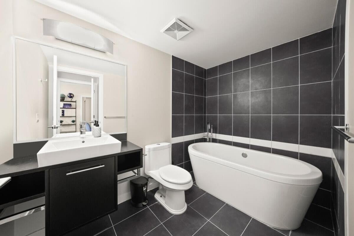 Dazzling By Stadium Downtown With Free Parking * Vancouver