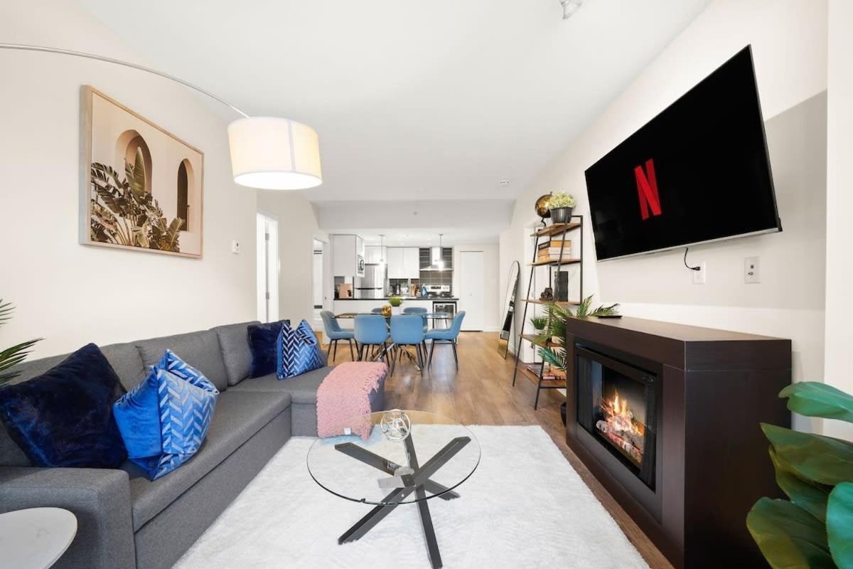 Holiday home Dazzling By Stadium Downtown With Free Parking