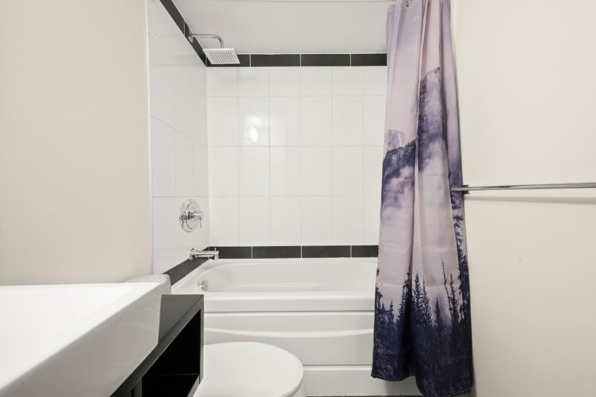 Dazzling By Stadium Downtown With Free Parking *