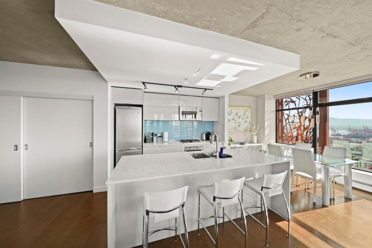 Modern Luxury Retreat In Vibrant Gastown With Parking Holiday home
