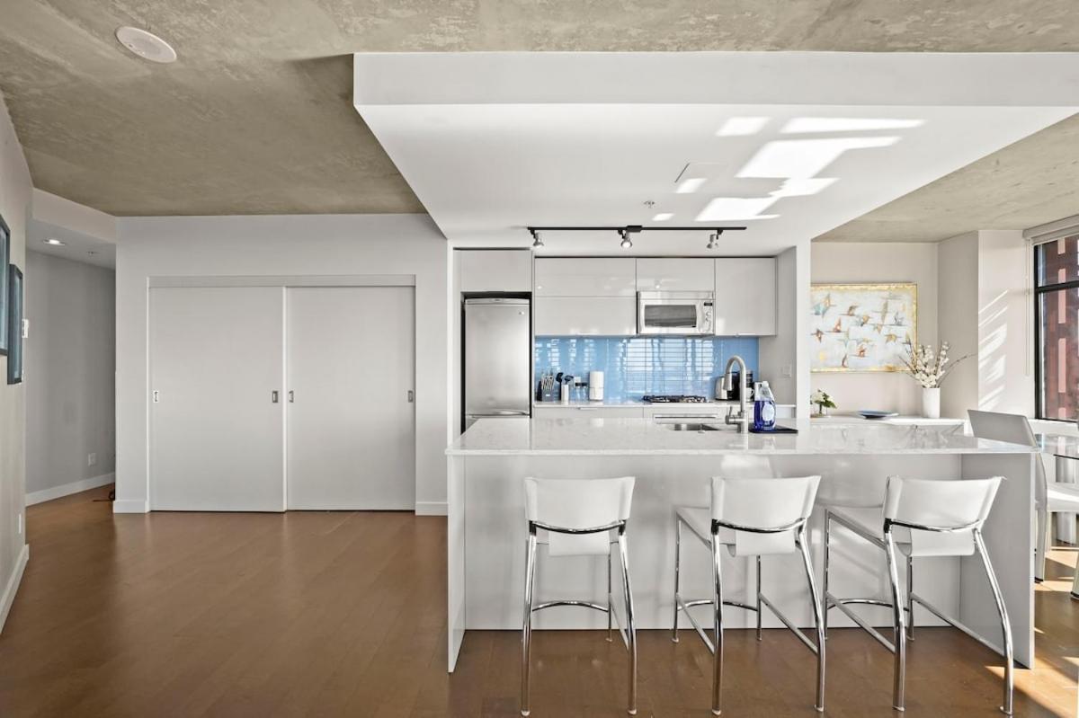 Modern Luxury Retreat In Vibrant Gastown With Parking *