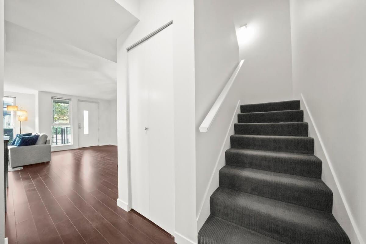 Serene And Chic Townhome By Dt With Free Parking * Vancouver