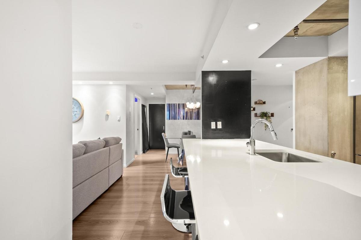 Beautiful 2 Bedroom Dt With Free Parking Vancouver