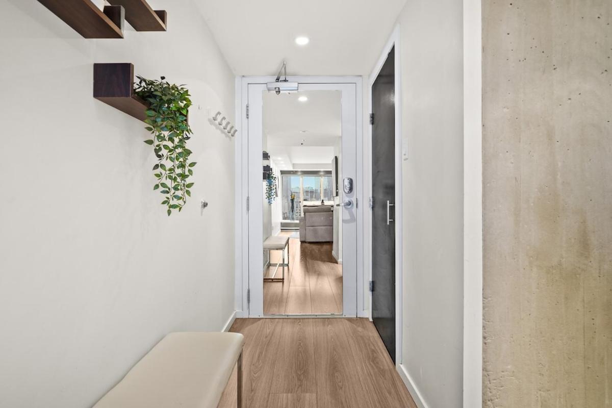 Apartment Beautiful 2 Bedroom Dt With Free Parking *