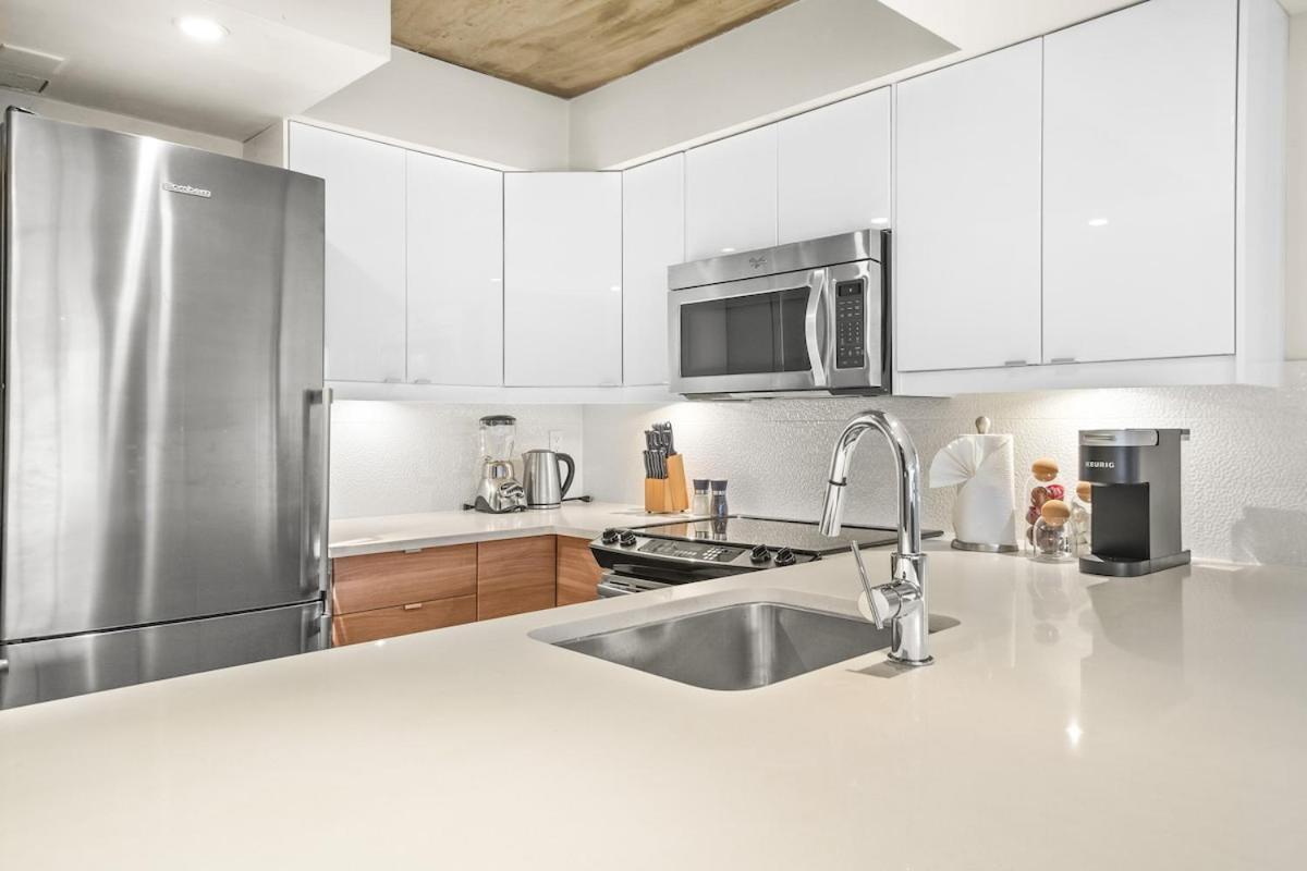 Beautiful 2 Bedroom Dt With Free Parking Apartment Vancouver
