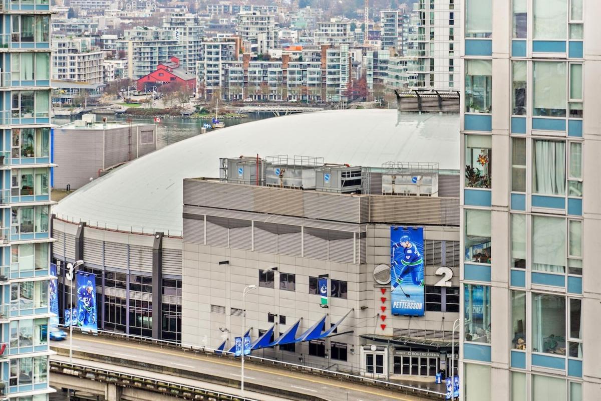 Beautiful 2 Bedroom Dt With Free Parking Apartment Vancouver