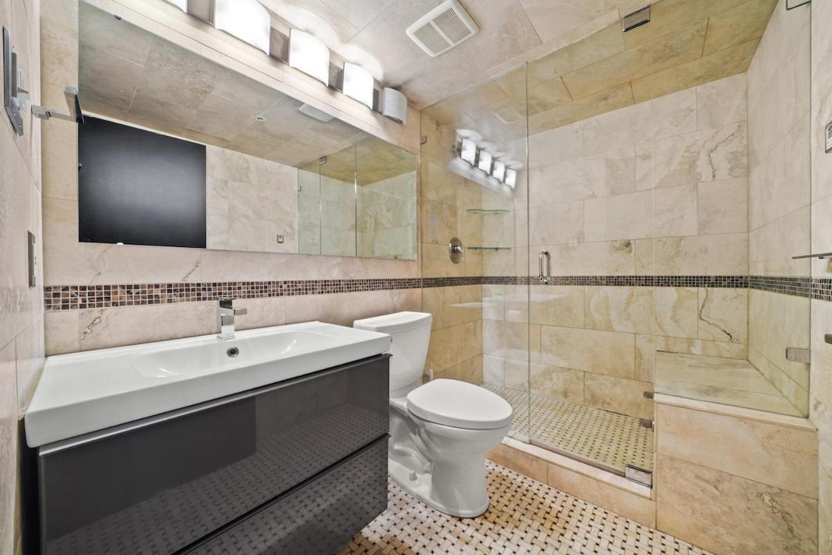 Beautiful 2 Bedroom Dt With Free Parking *
