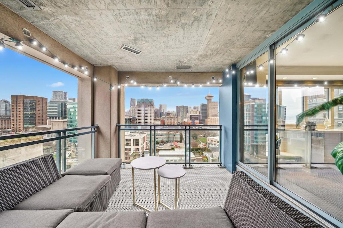 Beautiful 2 Bedroom Dt With Free Parking * Vancouver