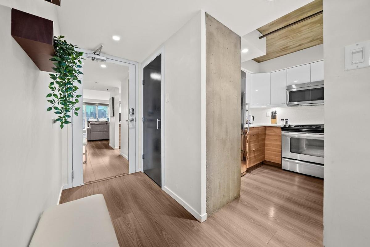 Apartment Beautiful 2 Bedroom Dt With Free Parking Vancouver