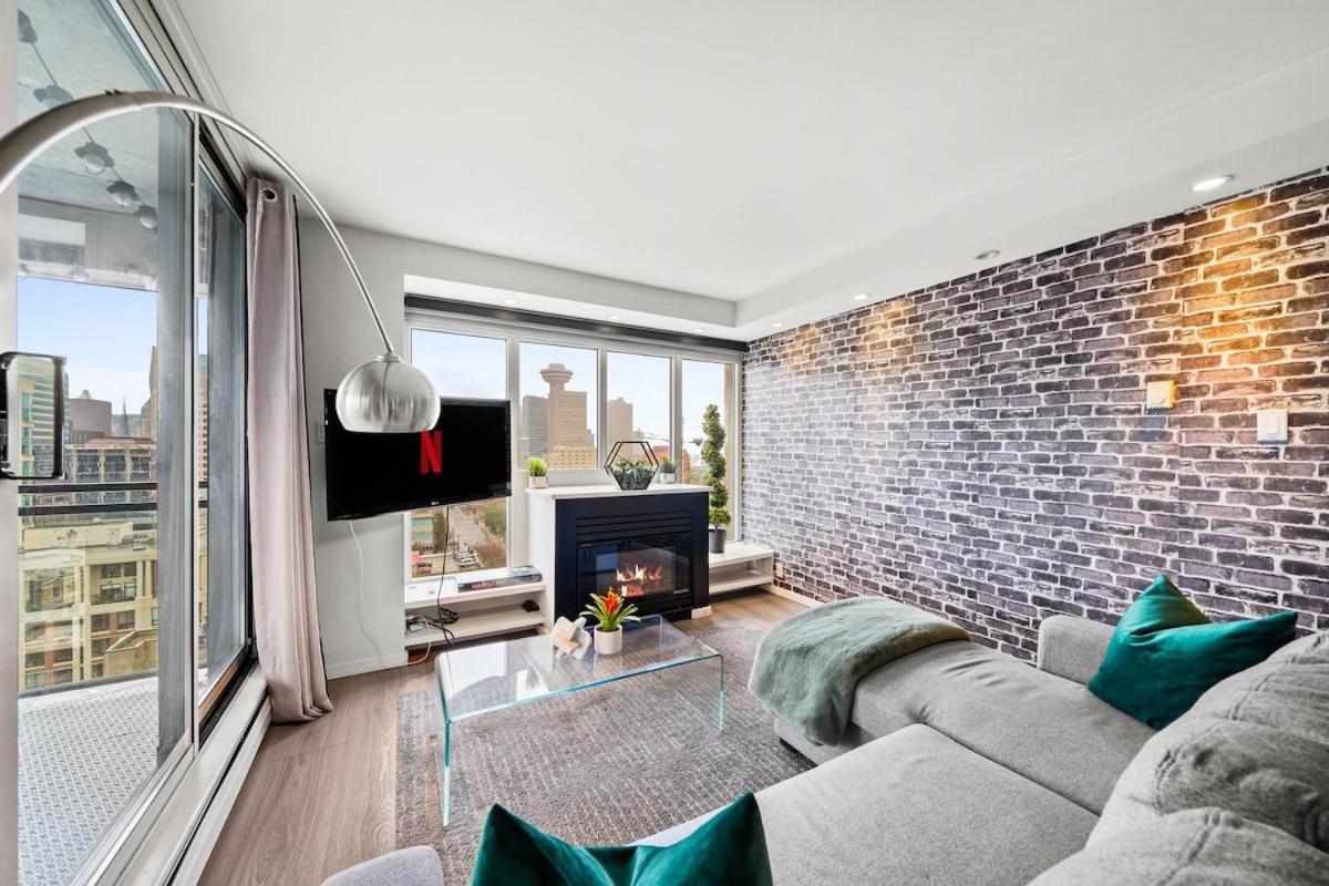 Beautiful 2 Bedroom Dt With Free Parking * Vancouver