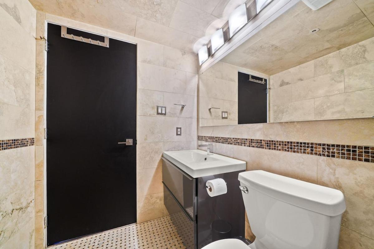 Beautiful 2 Bedroom Dt With Free Parking Apartment