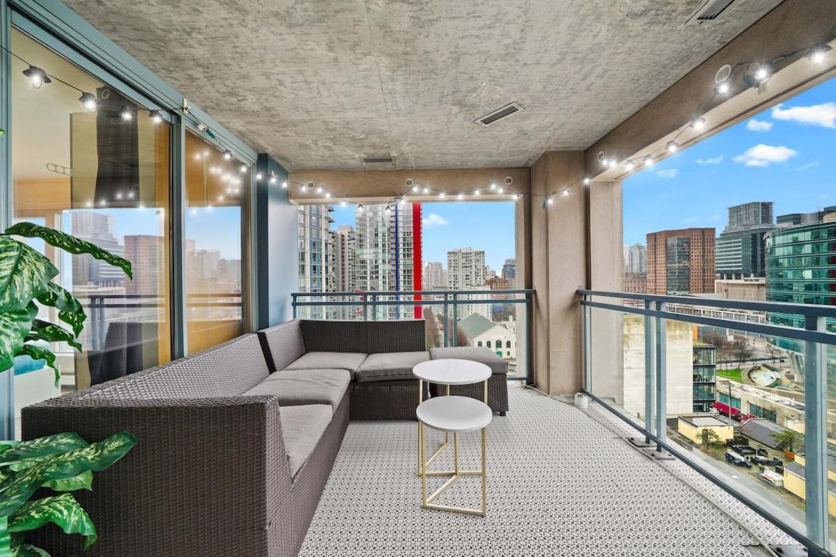 Apartment Beautiful 2 Bedroom Dt With Free Parking Vancouver