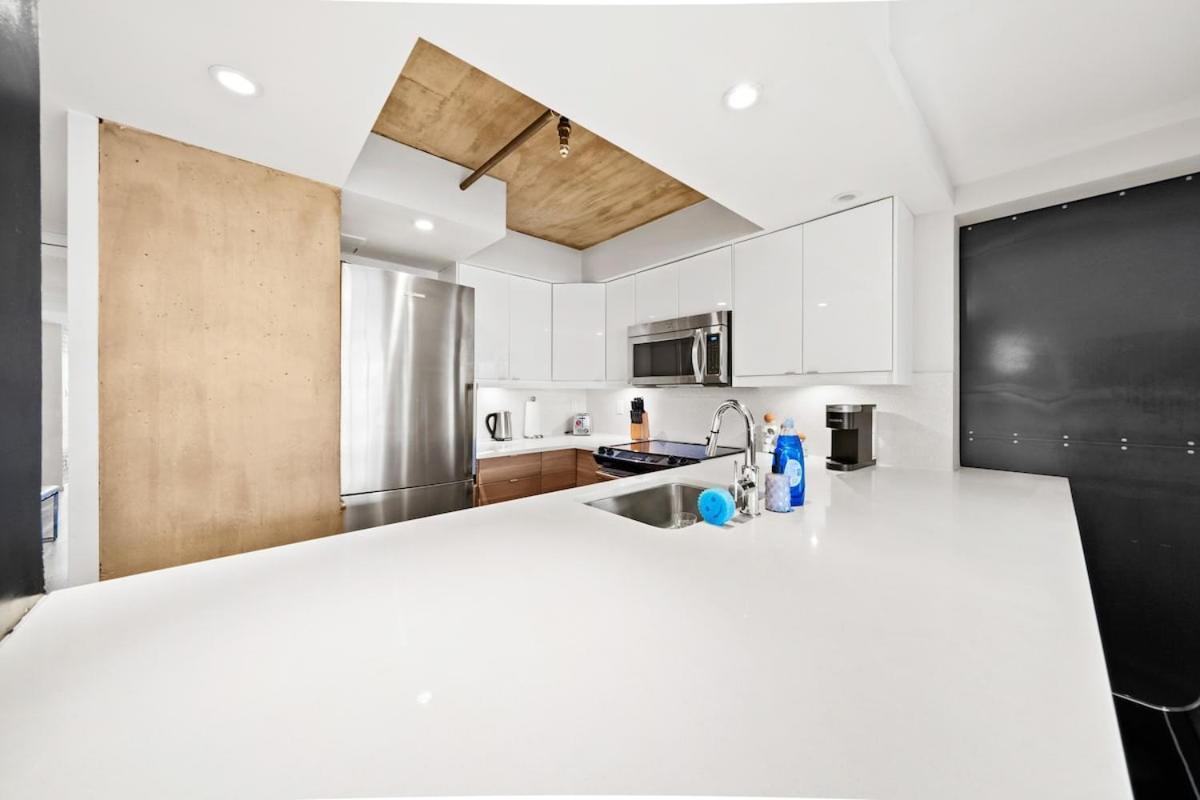 Beautiful 2 Bedroom Dt With Free Parking *