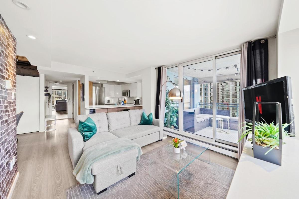 Beautiful 2 Bedroom Dt With Free Parking Vancouver