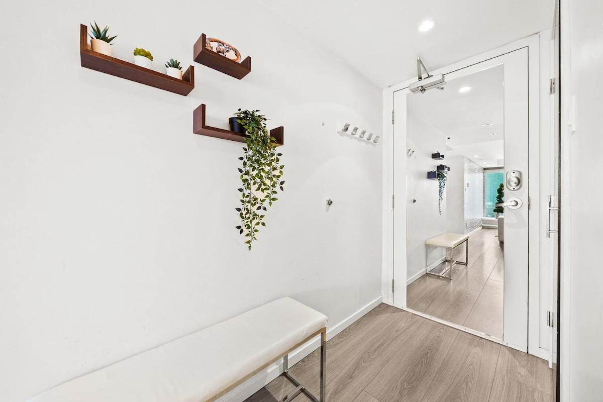 Beautiful 2 Bedroom Dt With Free Parking Apartment