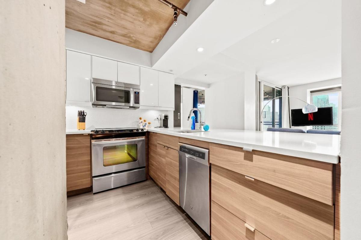 Apartment Beautiful 2 Bedroom Dt With Free Parking *