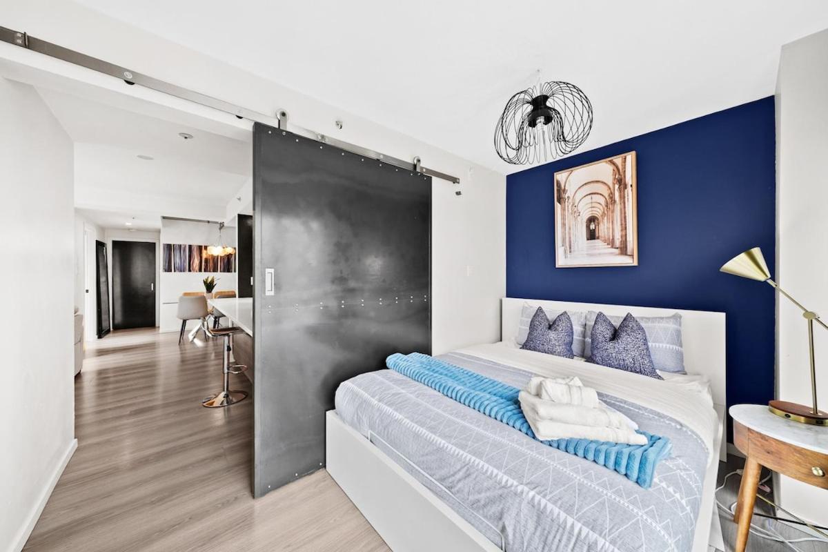 Beautiful 2 Bedroom Dt With Free Parking Apartment Vancouver