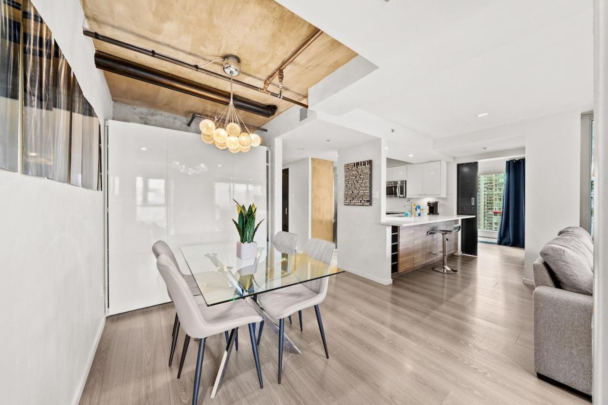 Beautiful 2 Bedroom Dt With Free Parking Apartment