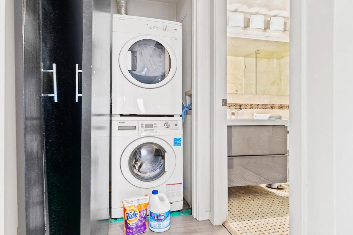 Beautiful 2 Bedroom Dt With Free Parking *