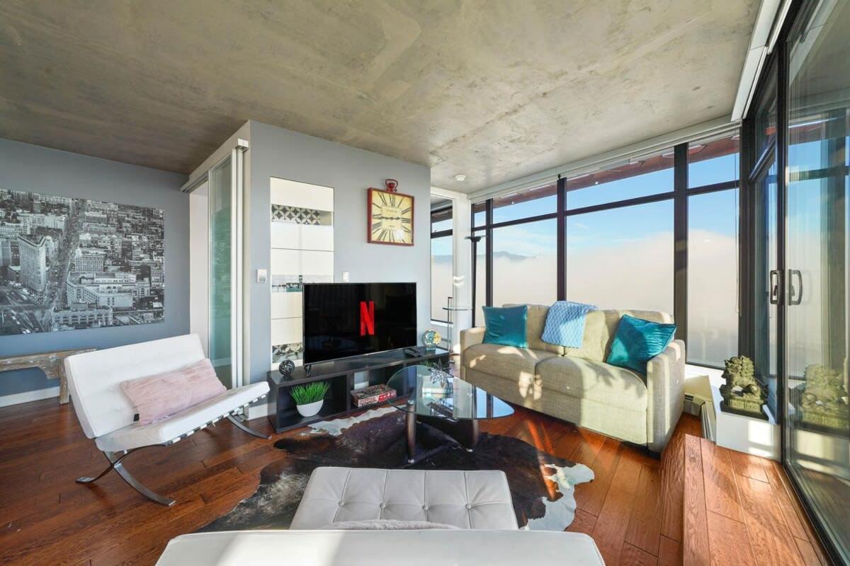 Apartment Breathtaking Water Views Downtown With Free Parking Vancouver