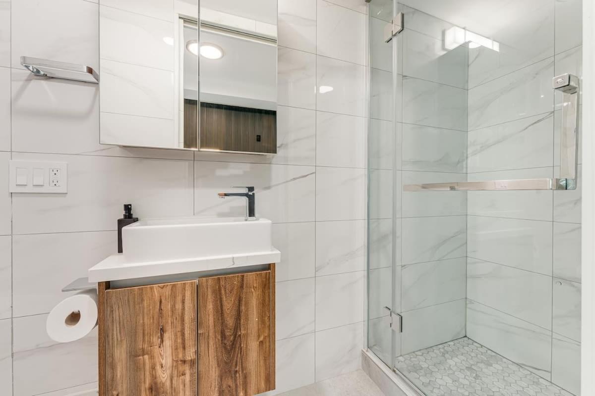 Stylish 2br In West End Dt With Free Parking Apartment *