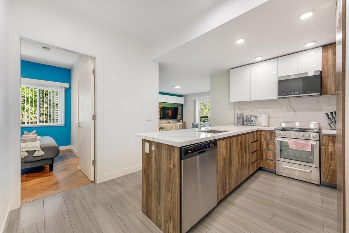 Stylish 2br In West End Dt With Free Parking Apartment Vancouver