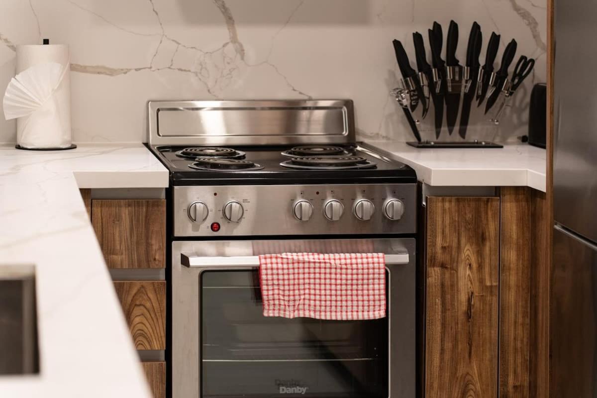 Apartment Stylish 2br In West End Dt With Free Parking Vancouver