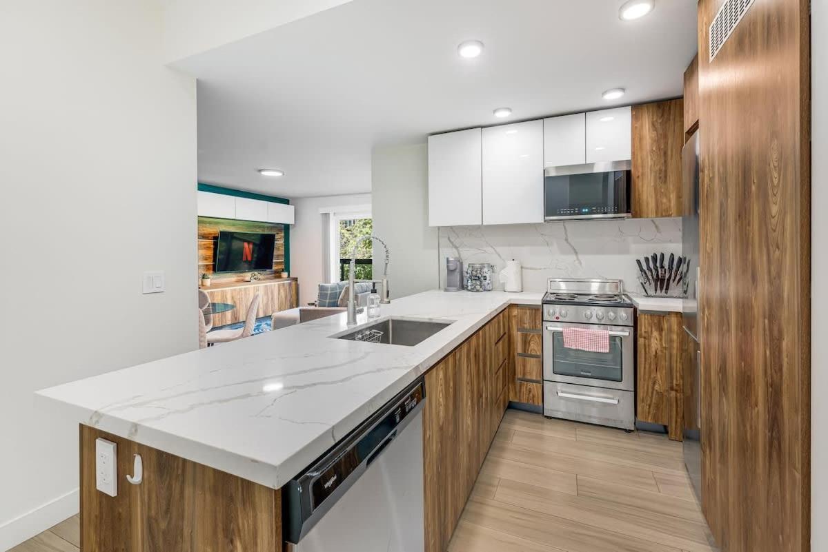 Stylish 2br In West End Dt With Free Parking Apartment