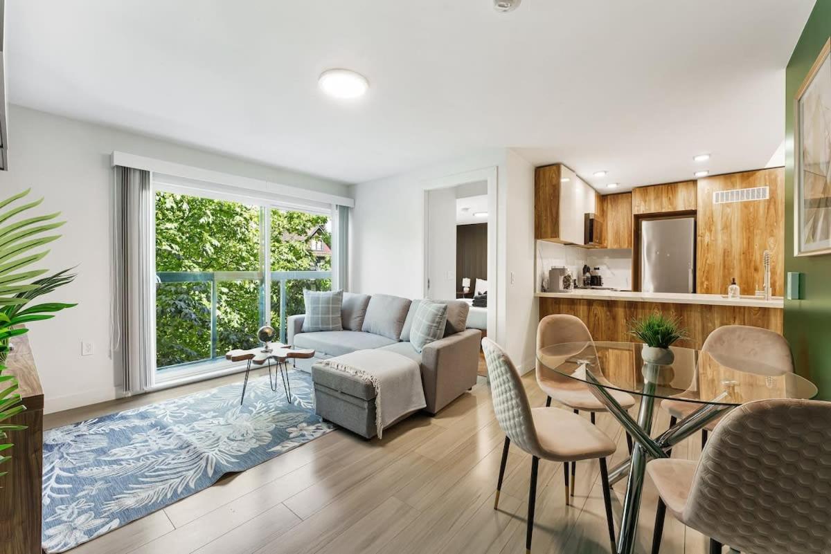 Stylish 2br In West End Dt With Free Parking Apartment Vancouver
