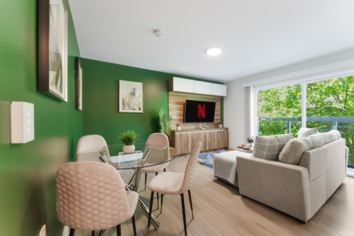 Stylish 2br In West End Dt With Free Parking * Vancouver
