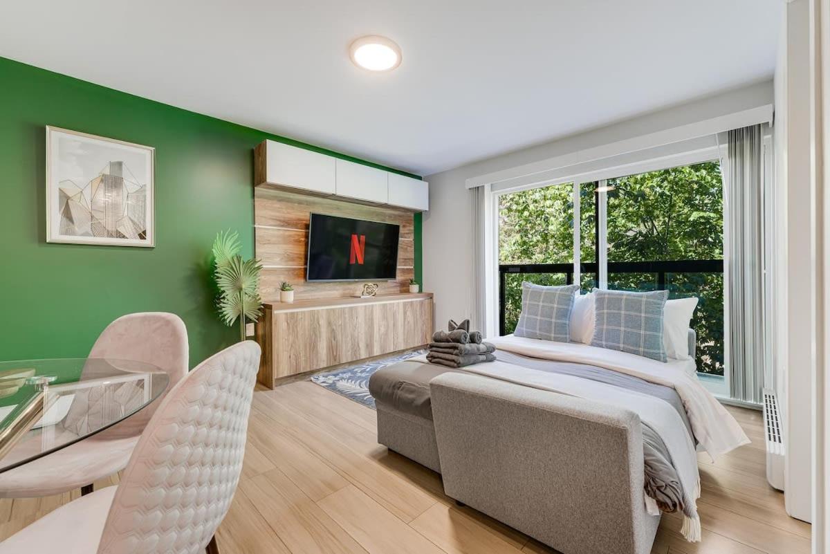 Stylish 2br In West End Dt With Free Parking Apartment