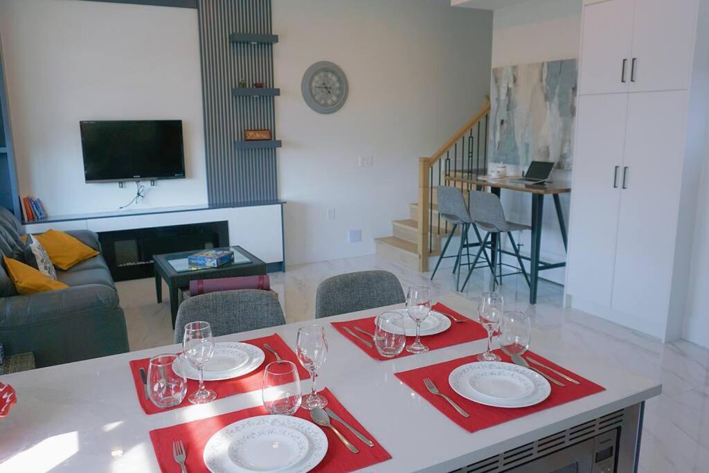 Brand New Sunset Cozy And Sweet Holiday home