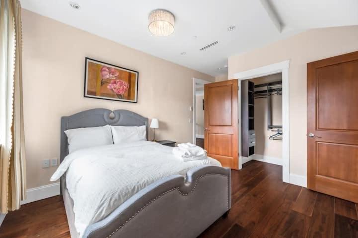 No 4 温哥华市中心舒适优雅独立卫生间大床套房 Homestay Vancouver