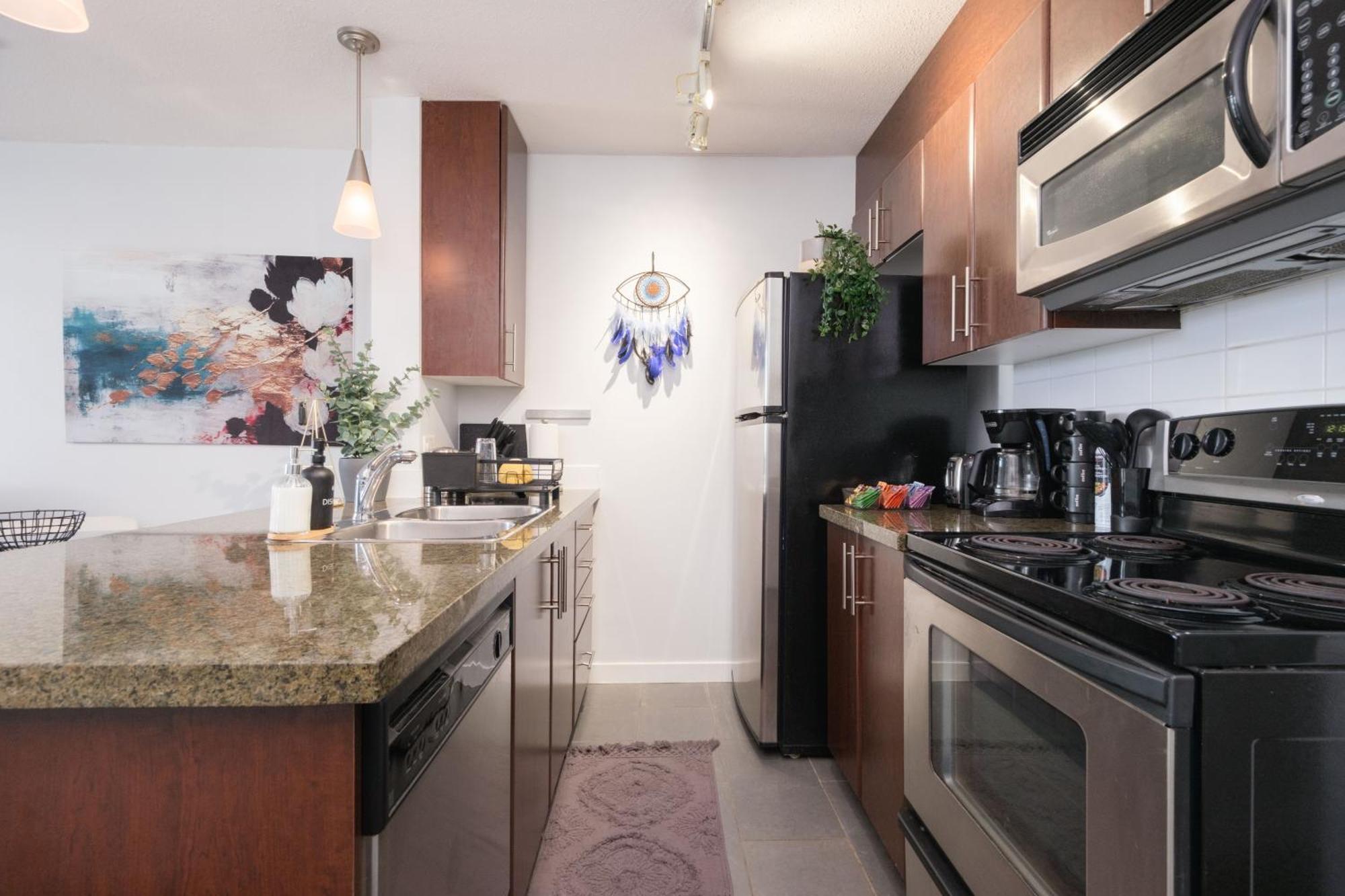 1-bedroom With Pool, Jacuzzi & Sauna * Vancouver